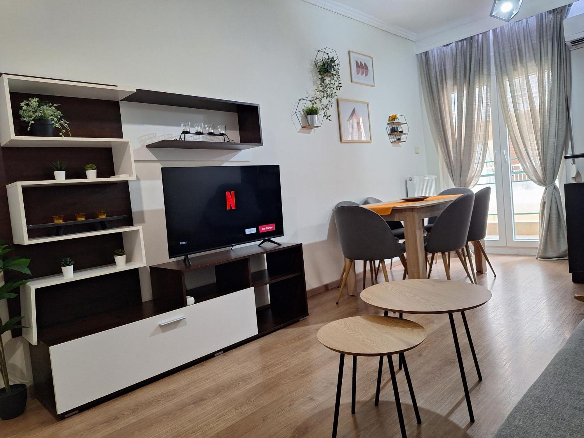 Cozy In The Center Apartment